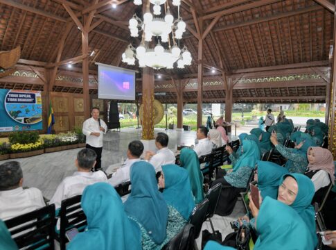 Caption: Sekda Jabar Herman Suryatman menghadiri Rapat Koordinasi Penataan Desa dengan tema “Transformasi Penataan Desa di Jawa Barat