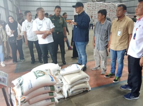 Ketpot: Bantuan Pangan yang akan disalurkan kepada KPM di Ciamis saat di periksa Sekda Kabupaten Ciamis Andang Firman