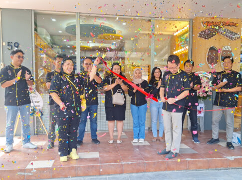 Foto: Grand Opening Store Tiramisusu by Chocomory di Ruko Pancawarna No. 59-60, Jalan Bujanggamanik, Kota Baru Parahyangan, Kabupaten Bandung Barat. (Arif)