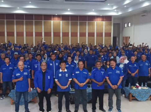 Foto Bersama Herry Darmawan bersama Pengurus dan Kader DPD Partai Amanat Nasional (PAN) Kabupaten Ciamis di Aula Stikes Muhammadiyah Ciamis