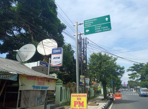 Ketfot: Kondisi jaringan fiber optim di jalan Jenderal Abmad Yani Kelurahan Kertasari Kecamatan Ciamks Kabupaten Ciamis