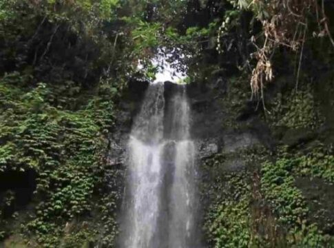 Caption: Curug Cibonte di Desa Cibeureum, Kecamatan Banjar, Kota Banjar