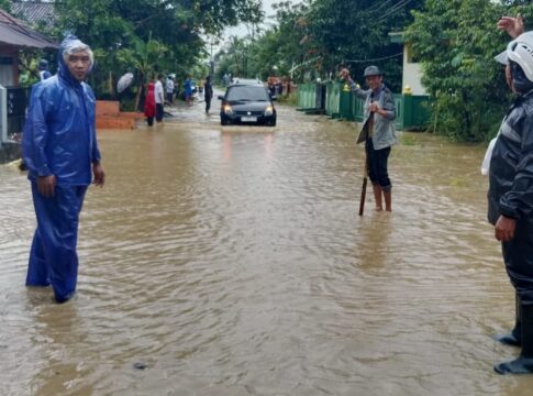 Ketpot; Jalan Pamarican - Banjarsari yang banjir dari luapan saluran Drainase saat hujan deras