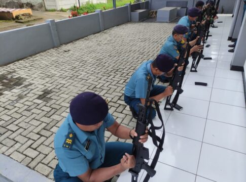 Poto: Prajurit TNI di Pangandaran Latihan Bongkar Pasang Senjata/Istimewa