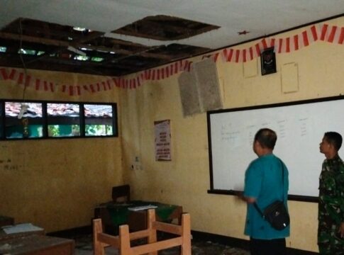 Ketpot: Bangunan ruang kelas SMAN 1 Sukadana Ciamis yang tersambar petir