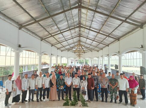 Ket foto : Berfoto bersama peserta Musrenbang Tingkat Kecamatan Mangkubumi Kota Tasikmalaya di Gedung Graha Agung Sari (fokusjabar/Seda)