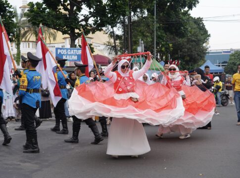 Ket foto : Karnaval Kreasi Seni, Meriahkan Peringatan Harlah NU di Kota Tasikmalaya (fokusjabar/Seda)