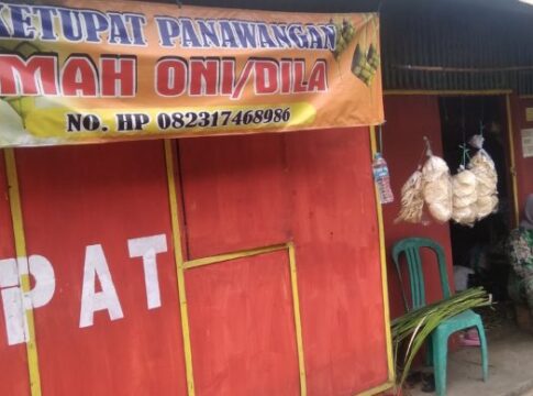 Ketpot: Warung penjual kupat khas Panawangan Ciamis