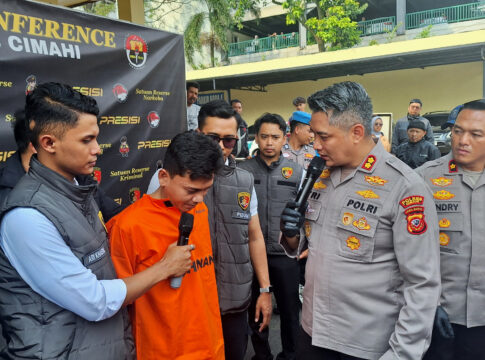 Foto: Polres Cimahi tangkap dokter gadungan yang tipu dua wanita. (Arif)