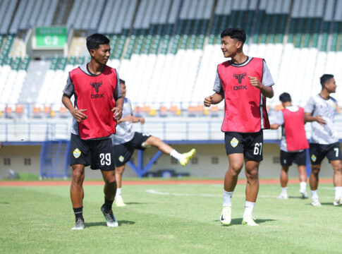 Foto: Pemain PSKC Cimahi berlatih di Stadion Si Jalak Harupat. (Media officer PSKC)