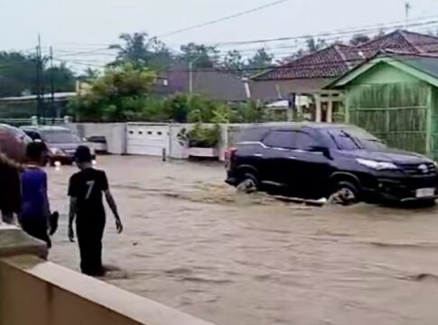 Poto: Kondisi banjir di jalan Padaherang Pangandaran