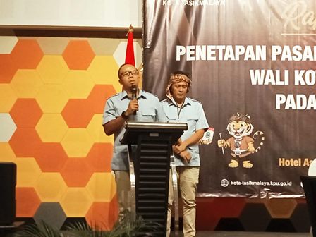 Ket foto : Viman Alfarizi-Dicky Candra Pasangan Pemenang Pilkada Kota Tasikmalaya, saat pidato dihadapan Publik (fokusjabar/Seda)