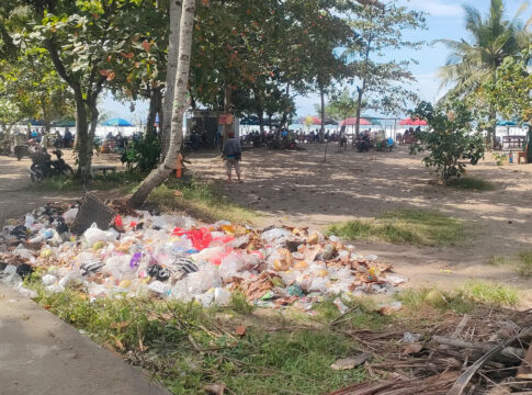 Poto; kondisi tumpukan sampah di pangandaran