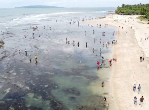 Poto: Pantai Karapyak pangandaran (web).