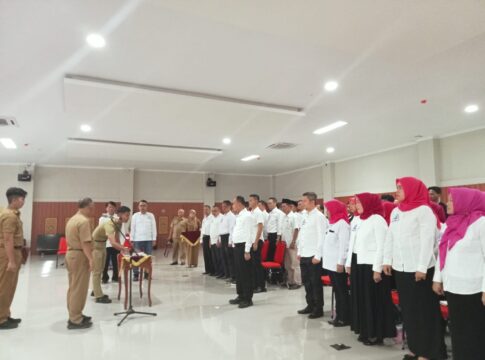 Ket foto : Pelantikan Tim Koordinasi Daerah Vokasi (TKDV) Kota Tasikmalaya oleh Pj Wali Kota Tasikmalaya Asep Sukmana di Aula Bappelitbangda (fokusjabar/Seda)