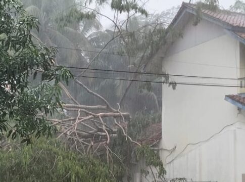 Ketpot: Rumah warga yang terdampak angin kencang di wilayah Kecamatan Banjaranyar Kabupaten Ciamis