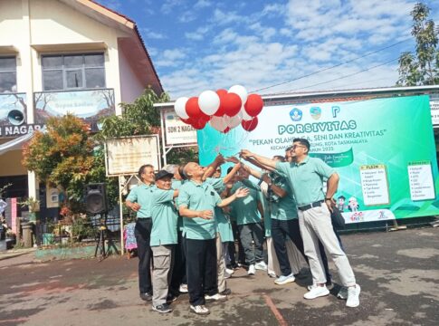 Ket foto : Pelepasan Balon ke udara, tanda dimulainya Gelaran Porsivitas Tingkat Kecamatan Cihideung Kota Tasikmalaya (fokusjabar/Seda)