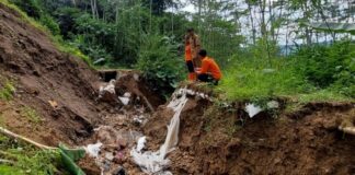 Ketpot: Tebing saluran air yang longsor di wilayah Desa Natanagara Panawangan