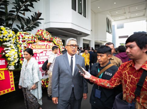 Wali Kota Bandung, Muhammad Farhan, menghadiri acara serah terima jabatan Gubernur Jawa Barat yang dilanjutkan dengan Rapat Paripurna DPRD Provinsi Jawa Barat di Kantor DPRD Provinsi Jawa Barat, Jalan Diponegoro, Jumat, (22/2/2025) -Ist-