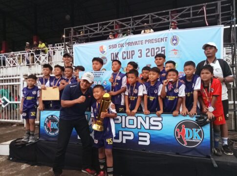 Ket foto : Tim Persikas Kasturi Majalengka, Merayakan Kemenangan Usai Menerima Thropy Juara di Podium (fokusjabar/Seda)