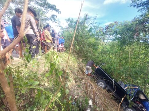 Poto: Mobil Mitsubishi terperosok masuk ke jurang di Jalan Wisata Madasari Pangandaran