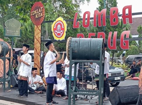 Ketpot: Salah satu peserta Lomba Bedug Karatun Ciamis saat menampilkan kebolehan nya