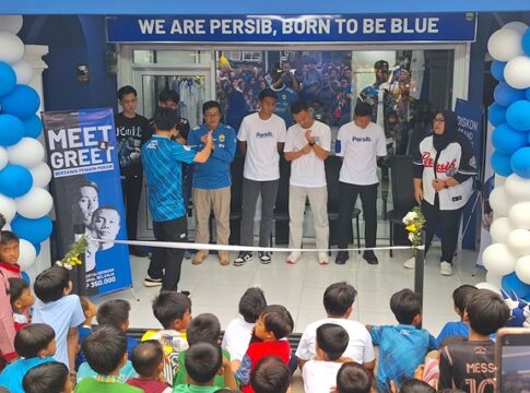 Foto : Pemain Persib hadir dalam Grand Opening Persib Store Cianjur. (Arif )