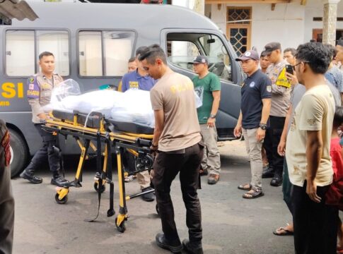 Ketpot: Jenasah WML (23) saat diantarkan ke rumah duka di Desa Cisadap Ciamis