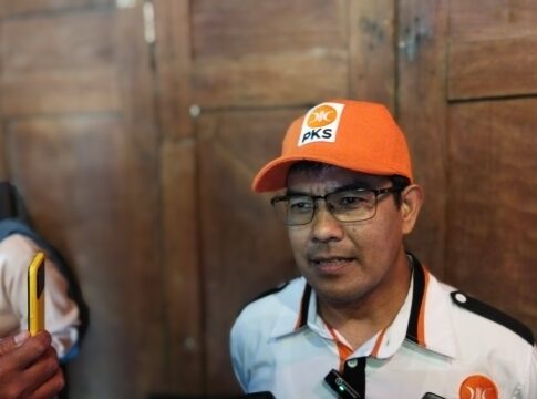 Ketua DPD PKS Kota Bandung Ahmad Rahmat Purnama usai menghadiri acara Silaturahmi Akbar Halal Bihalal dan Milad PKS ke-23 di Arcamanik Kota Bandung Sabtu (19/4/2025)