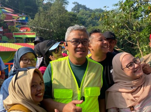 Wali Kota Bandung, Muhammad Farhan meresmikan kawasan wisata tematik Lembur Katumbiri di RW 12, Kelurahan Dago, Kecamatan Coblong Kota Bandung Jabar Selasa (6/5/2025)