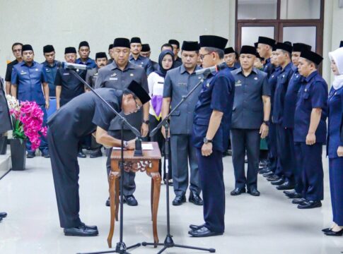 kepala sekolah sd