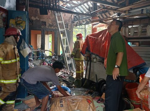 Ketpot: Bangunan toko Material milik Royom di Desa Talagasari Ciamis yang mengalami musibah kebakaran