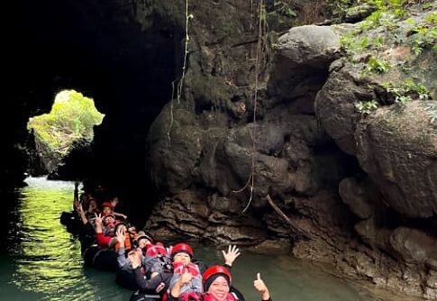 Poto; suasana keseruan River Tubing, Petualangan Seru Menyusuri Sungai di Green Santirah Pangandaran