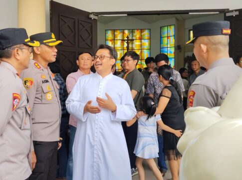 Ketpot: Kapolres Ciamis AKBP Akmal saat memantau sejumlah gereja