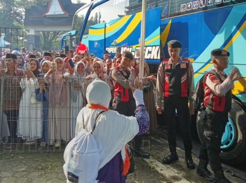 Ketpot: Suasana saat pemberangkatan calon jemaah haji Kabupaten Ciamis