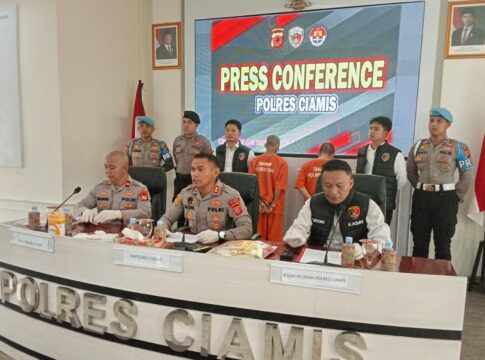 Ketpot: Pelaku Pencabulan terhadap anak tiri memakai baju tahanan