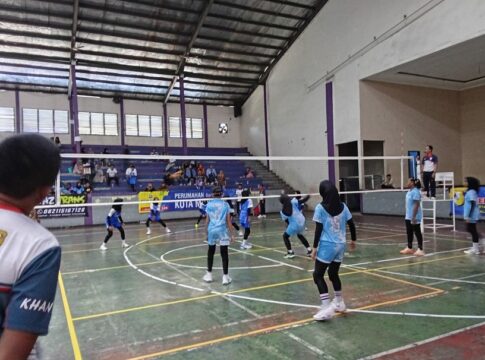 Ketpot : Sejumlah klub saat bertanding di Kejurkab memperebutkan Trofhi Ketua umum PBVSI Ciamis