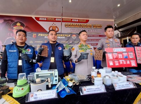 Foto: Polres Cimahi Ungkap Kasus Narkoba dan Tangkap 17 Tersangka Dalam Sepakan. (Arif)