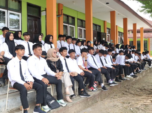 Poto: momen Pelajar Kelas XII SMKN 1 Kalipucang saat acara perpisahan