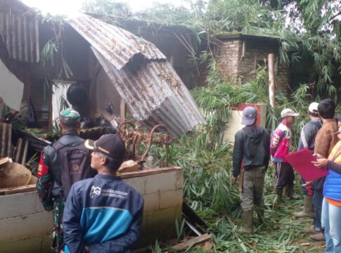 tanah longsor pasirwangi garut fokusjabar.id