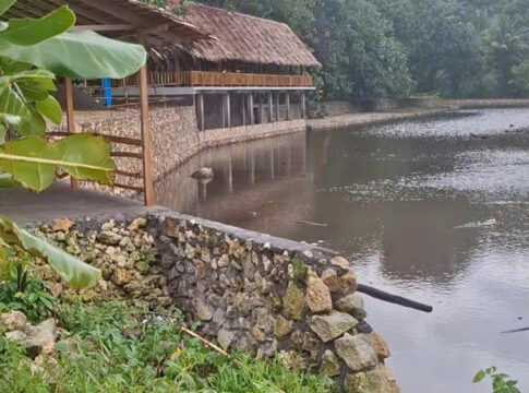 Poto: Kondisi Sungai Cimadasari yang menjadi pembatas antara Desa Masawah dan Desa Batukaras