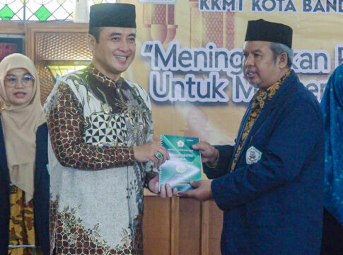 Wakil Wali Kota Bandung Erwin Saat Menghadiri Baca Tulis Quran di Masjid Pusdai Kota Bandun Jabar Kamis (1/5/202-Ist-