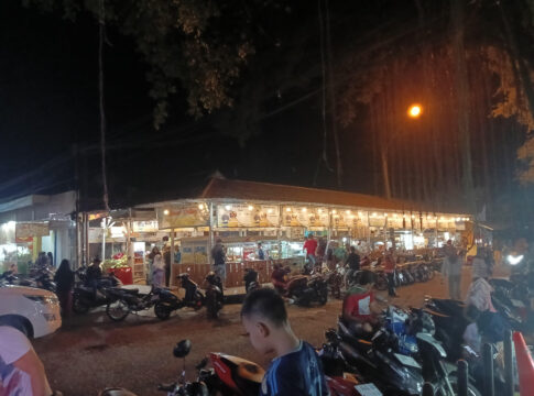 Poto: Suasa Pangandaran pada malam hari.