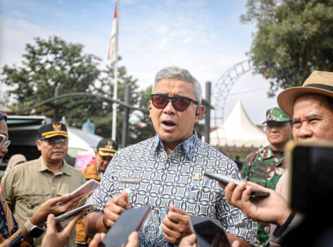 Wali Kota Bandung, Muhammad Farhan meminta seluruh aparat kewilayahan untuk memantau secara intensif kondisi lingkungan seiring tingginya curah hujan yang mengguyur Kota Bandung dalam sepekan terakhir.