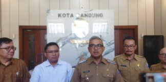 Wali Kota Bandung Muhammad Farhan di Balai Kota Jalan Wastukencana Kota Bandung Jabar Selasa (27/5/2025).