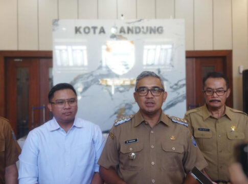 Wali Kota Bandung Muhammad Farhan di Balai Kota Jalan Wastukencana Kota Bandung Jabar Selasa (27/5/2025).