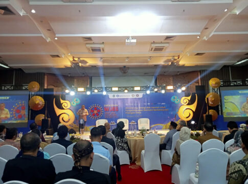 Ket foto : Kepala BI Perwakilan Provinsi Jawa Barat Muhamad Nur, Membuka Sarasehan WJES 2025 di Aula Bale Panghegar Bank Indonesia Perwakilan Tasikmalaya (fokusjabar/Seda)