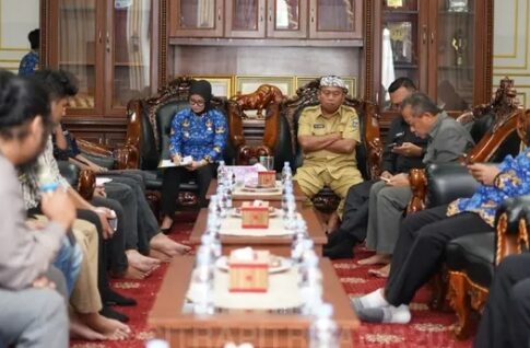 Poto: suasana audensi Rakyat Pangandaran Menggugat dengan bupati Pangandaran
