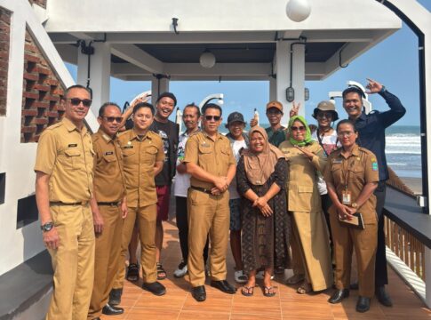 Poto: Dinas Pariwisata dan Kebudayaan Pangandaran bersama konten kreator Pangandaran siap mendorong objek wisata Pangandaran.