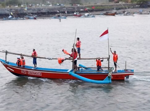 Poto: Tim Sar Barakuda saat mencari dua nelayan Pangandaran korban diterjang ombak tinggi